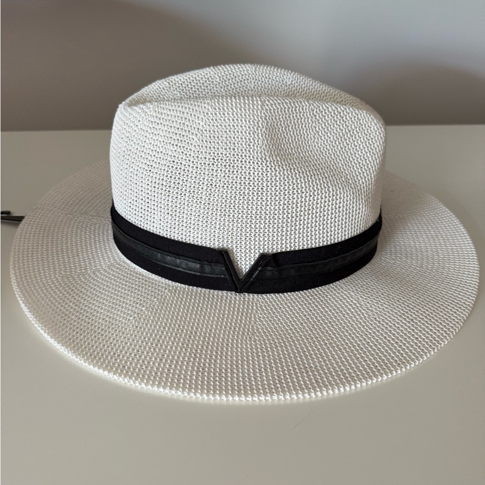 NEW w/tagss Vince Camuto White Fedora with Black Band